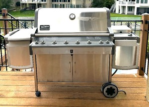 lot 114 image: Weber Summit Platinum Grill