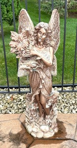lot 118 image: Resin Angel Decorative Figurine