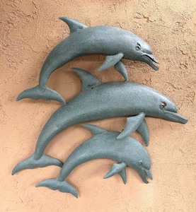 lot 120 image: Large Metal Dolphin Decorative Wall Hanging