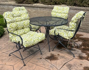 lot 122 image: Metal Patio Table with Four Chairs