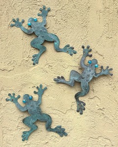 lot 123 image: Three Decorative Metal Gecko Wall Hangings