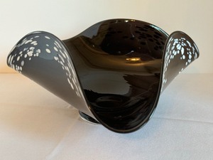 lot 133 image: Artisan Art Glass Bowl, Atelier de Verne