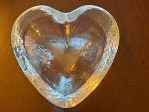 lot 134 image: Simon Pearce Heart Shaped Trinket Dish
