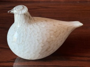 lot 136 image: Iittala Oiva Toikka Art Glass Bird
