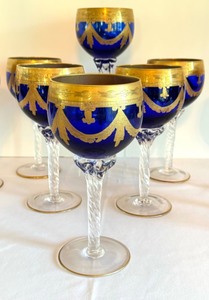 lot 165 image: Set of 8 Interglass Italian Cobalt Blue and 24k Wine Glasses