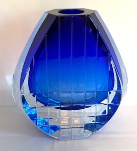 lot 162 image: Vintage Baccarat Crystal Neptune Cobalt Blue Vase