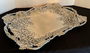lot 242 image: Vintage 1999 Arthur Court Platter