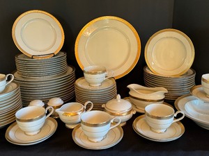 lot 169 image: Mikasa Palatial Gold Fine China Set L3234