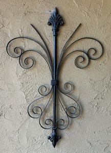 lot 178 image: Scrolled Metal Decorative Wall Hanging