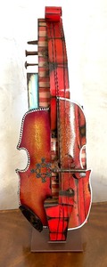 lot 180 image: Artisan Crafted Metal Violin Sculpture by Kari Von Wening