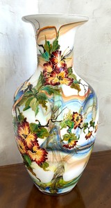 lot 182 image: Bernard Aconito Handmade Art Glass Vase