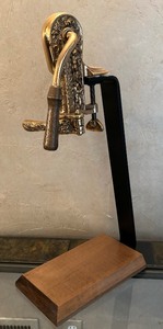 lot 221 image: Counter Top Fancy Wine Opener