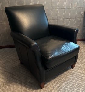 lot 228 image: Sleek Bradington Young Black Leather Chair