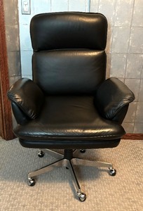 lot 158A image: Black Leather Office Chair by Hooker