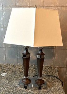lot 250 image: Lovely Table Lamp