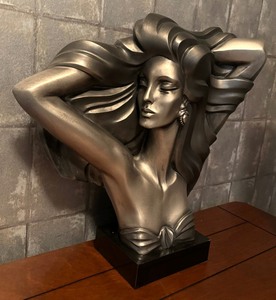 lot 257 image: Vintage Austin Products The Model Sculpture