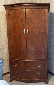 lot 262 image: Schniedermans Armoire