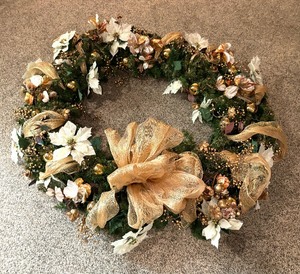 lot 263 image: Huge 60 Holiday Wreath
