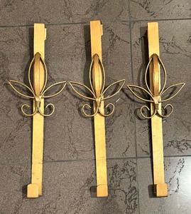 lot 280 image: Three Metal Door Mount Wreath Holders  Hooks
