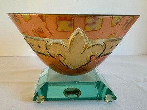 lot 302 image: Signed Gold & Dichroic Abstract Art Glass Bowl with Base
