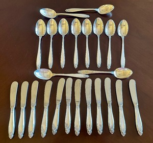 lot 9E image: Vintage International Prelude Sterling Silver Teaspoons and Spreaders