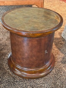 lot 428 image: Circular Shaped Accent Table