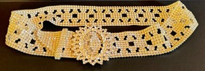 lot 385 image: Elegant and Sparkly Rhinestone Belt