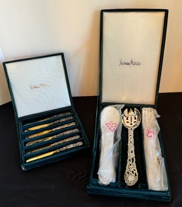 lot 328 image: New Neiman Marcus Spreaders and Utensil Serving Set