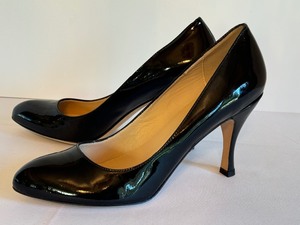 lot 329 image: Pair of St. John Black Heels   St. John Black Pumps