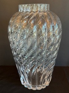 lot 326 image: Beautiful Floral Vase