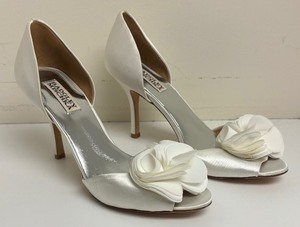lot 363 image: Stunning Badgley Mischka Shoes
