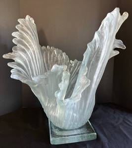 lot 223 image: Sculpture Handcrafted Glass Sculpture