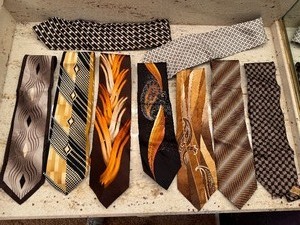 lot 445 image: (8) Mens Dress Ties