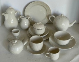 lot 37 image: Vintage KPM Neuosier Porcelain Coffee Teapot Set Chine De Blanc Blue Sceptre Mark Germany
