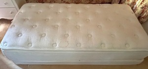 lot 56 image: Twin Size Flower Sheets with Simmons Beauty Rest TWIN Classic Spring Mattress & Box Spring 
