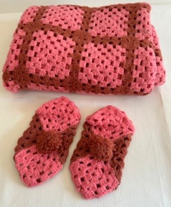 lot 73 image: Vintage GRANNY SQUARES Crocheted Afghan Throw and Matching Slippers