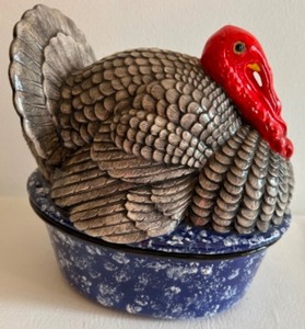 lot 14 image: Vintage TURKEY Covered Serving Dish Thanksgiving Table Decor Artist Signed