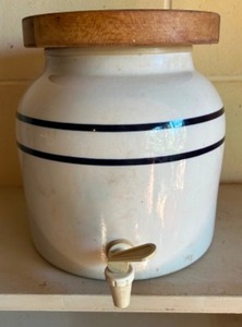 lot 118 image: Vintage CROCK Cooler Beverage Dispenser Blue Striped Pottery with Wood Top