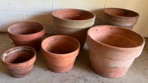 lot 155 image: TERRACOTTA Planters Pots Various Sizes Classic Shape - Qty 6