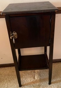 lot 187 image: Antique Standing Humidor Metal Lined Latch Handled Chest Cabinet Table