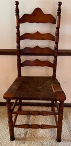 lot 189 image: Vintage Colonial Style Ladder Backed Solid WOOD CHAIR Accent Rush Seat Chair