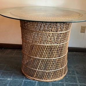 lot 212 image: Vintage MCM Mid Century Woven Wicker Rattan Base - Glass Top Round Table
