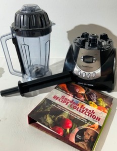 lot 242 image: Montel Williams HealthMaster Powerful BLENDER Living Well With Recipe Book