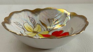 lot 246 image: Vintage MCM Pearl China Co. Flowered Lusterware & Gold Bowl w Inside Decor
