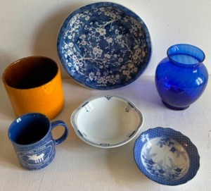 lot 265 image: Vintage Blue and White Ceramic Collection, Tin Serving Tray & Gold BRUTALIST Rough Glazed Small Planter Pot W. Germany