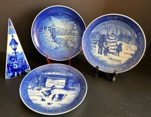 lot 281 image: Rare Porcelain Obelisk Grafburg Bergrenzte Auflage & Royal Copenhagen Blue CHRISTMAS Collectors Plates