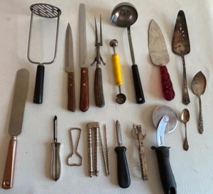 lot 288 image: Vintage Collection of Retro Kitchen Wood Handles Unique Designs - Qty 17