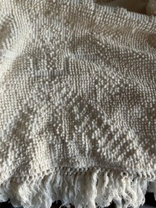 lot 349 image: Vintage Chenille Hobnail Bedspread, TwinFull Size, Chenille Coverlet