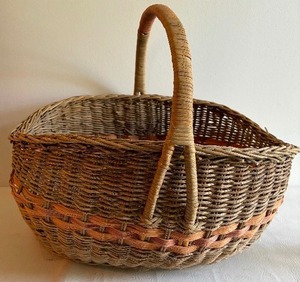 lot 354 image: Large Wicker Basket with Handle and Pink Ribbon coloring on Bottom