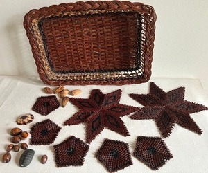 lot 357 image: African Wild Tamarind and Jumbie Bead Seedwork Placemat and Coaster Set